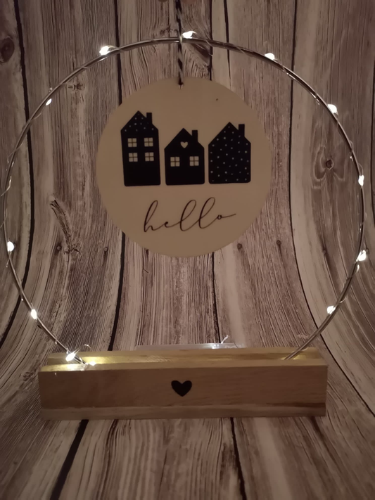 Deko Lichterkranz mit Lichterkette und Holzscheibe Hausmotiv