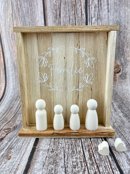 Holzbilderrahmen mit Holzpüppchen Familie und Schriftzug Familie