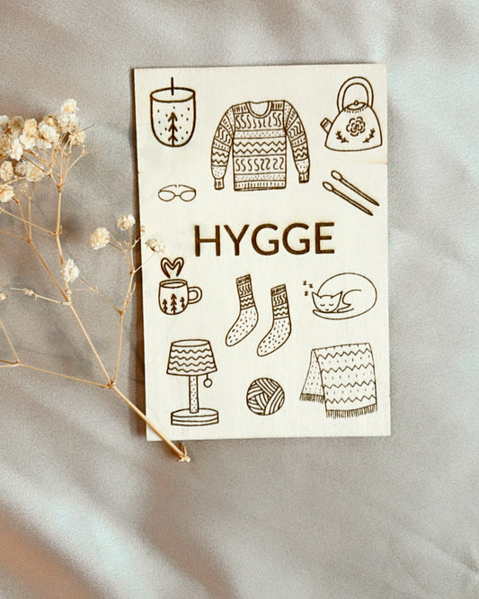 Handgefertigte Grußkarte aus Holz – Nachhaltiges Hygge-Design für besondere Momente